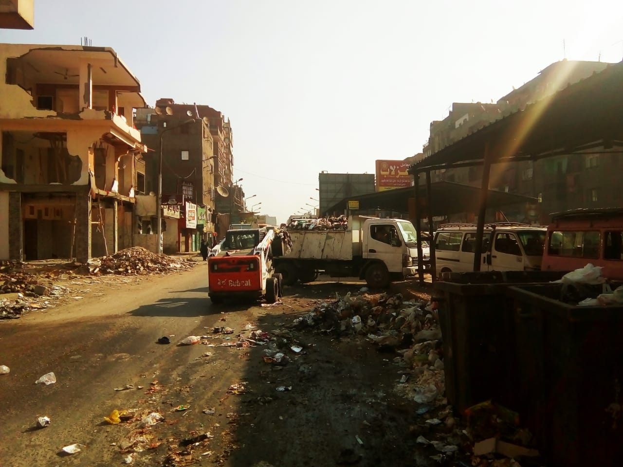 رفع القمامة من شارع عرابى بشبرا الخيمة (16)