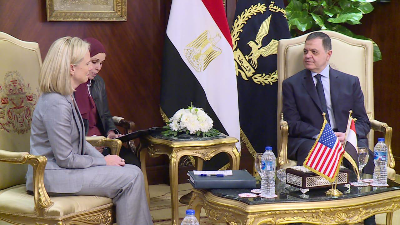 اللواء محمود توفيق وزير الداخلية اللواء محمود توفيق وزير الداخلية