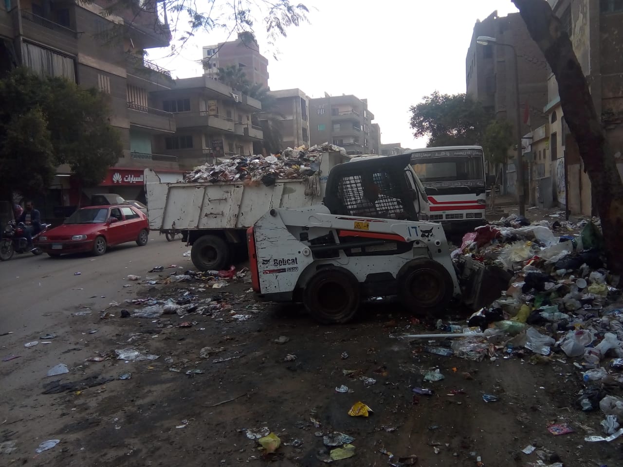 رفع القمامة من شارع عرابى بشبرا الخيمة (3)