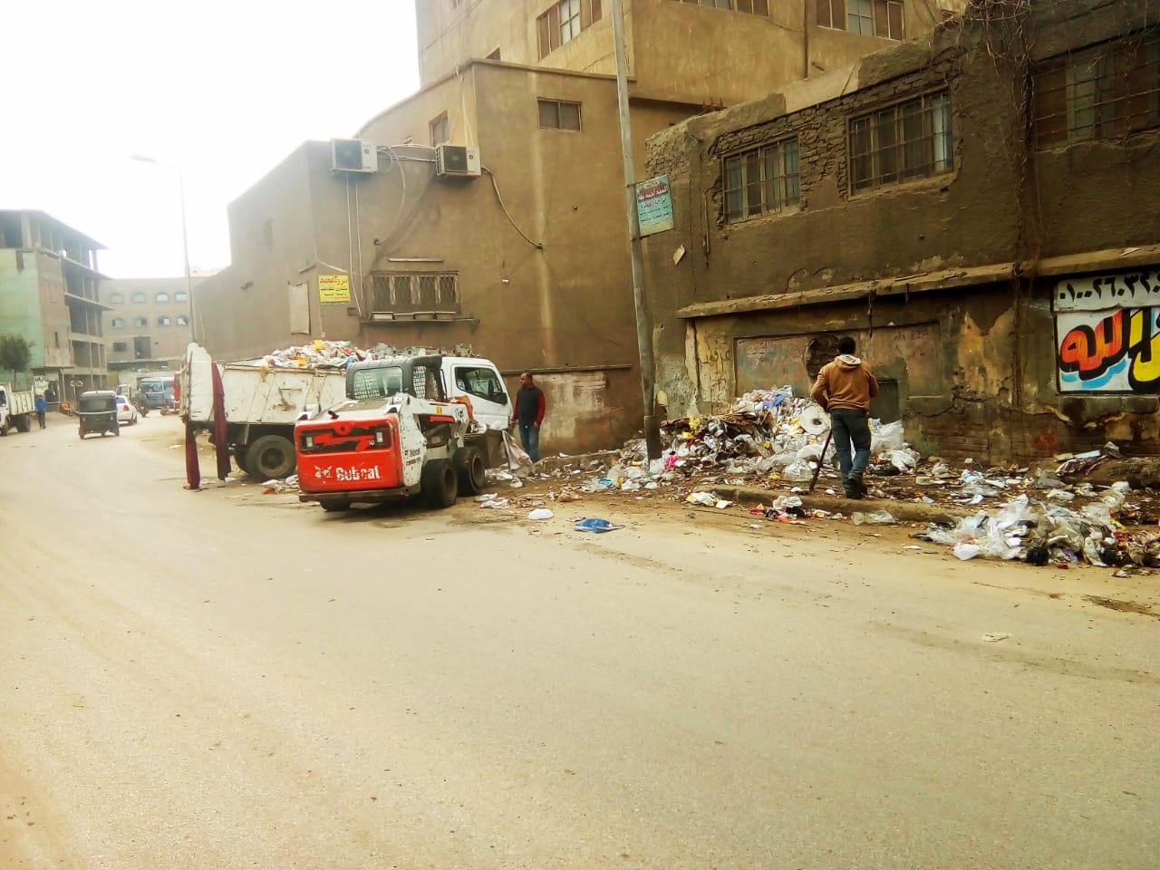 رفع القمامة من شارع عرابى بشبرا الخيمة (14)