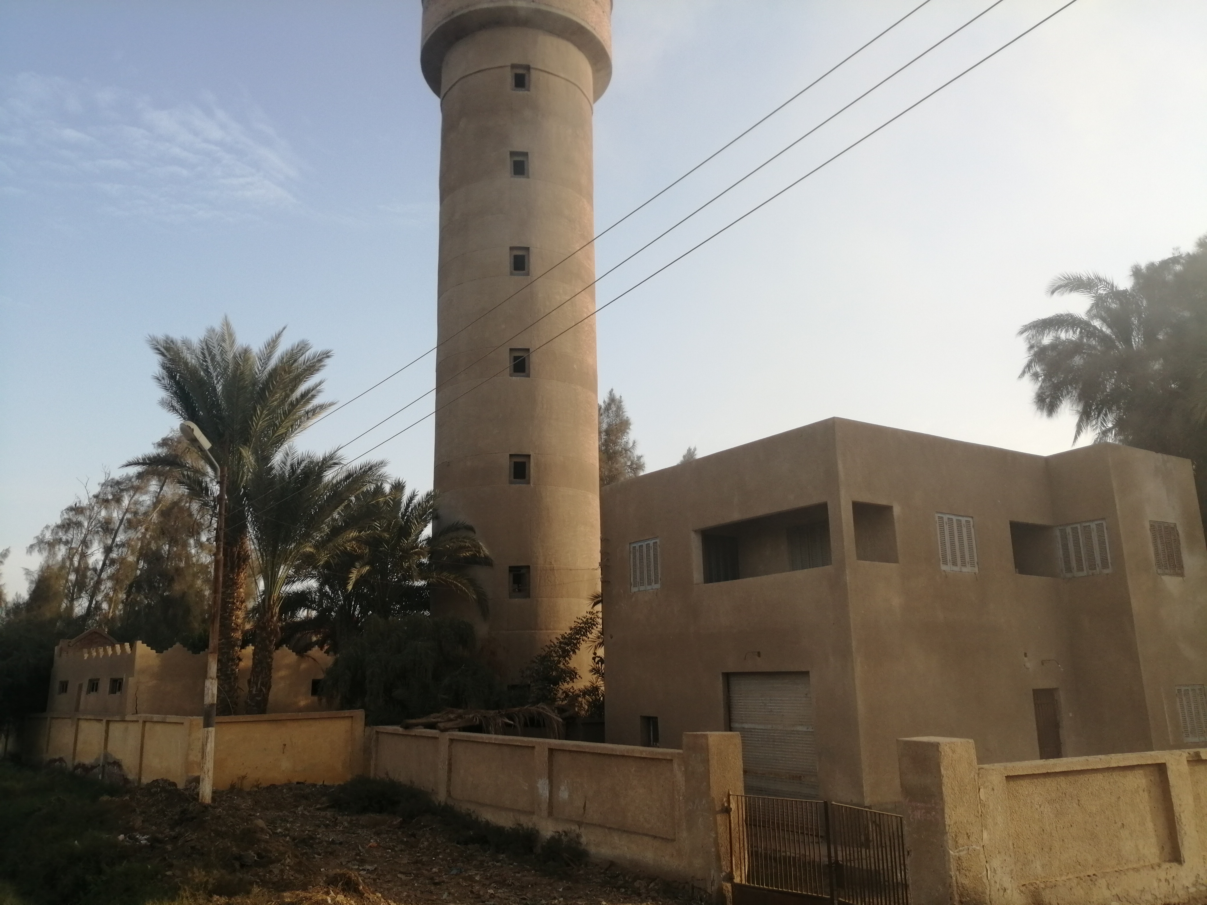محطة المياه القديمة بالقرية محطة المياه القديمة بالقرية