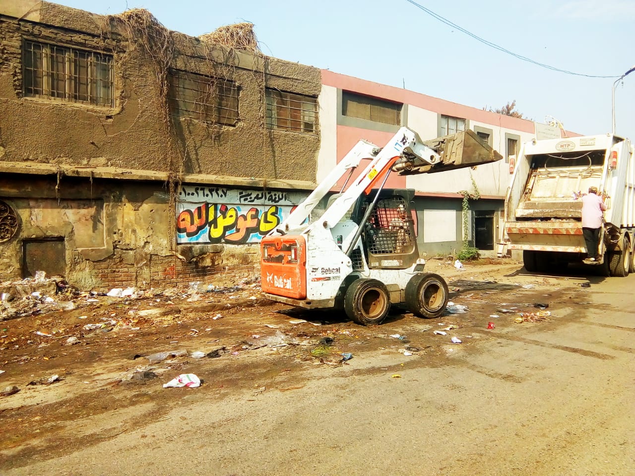 رفع القمامة من شارع عرابى بشبرا الخيمة (17)