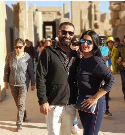 المطرب أحمد سعيد وسمية الخشاب يقضيان أجازة شتوية بين معابد الأقصر (5)