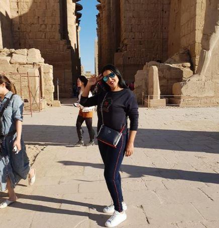 المطرب أحمد سعيد وسمية الخشاب يقضيان أجازة شتوية بين معابد الأقصر (2)