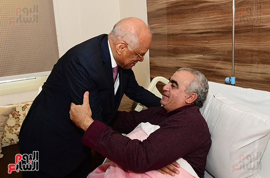 رئيس البرلمان يزور رئيس برلمانية حماة الوطن بالمستشفى بعد تعرضه لوعكة (1)