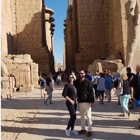 المطرب أحمد سعيد وسمية الخشاب يقضيان أجازة شتوية بين معابد الأقصر (4)