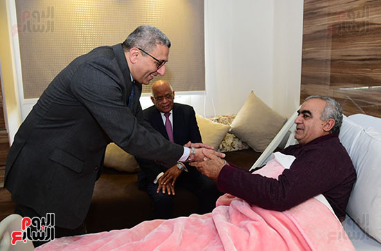 رئيس البرلمان يزور رئيس برلمانية حماة الوطن بالمستشفى بعد تعرضه لوعكة (2)