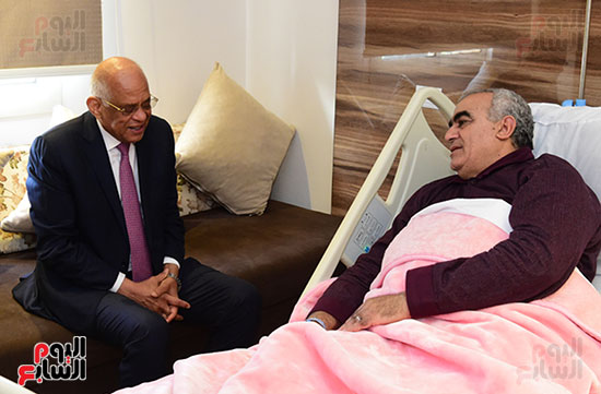 رئيس البرلمان يزور رئيس برلمانية حماة الوطن بالمستشفى بعد تعرضه لوعكة (4)