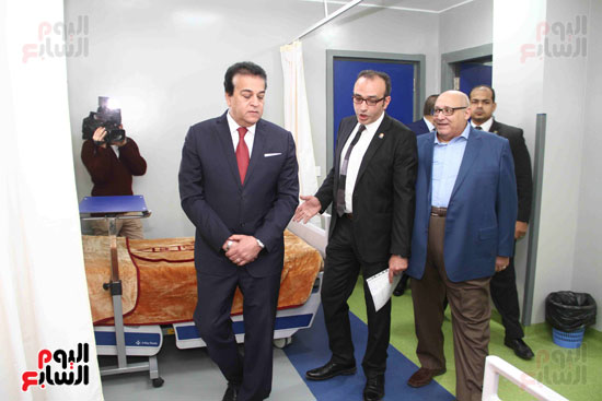 وزير التعليم العالى يفتتح وحدة الكلى والقسطرة بمستشفى الدمرداش  (40)