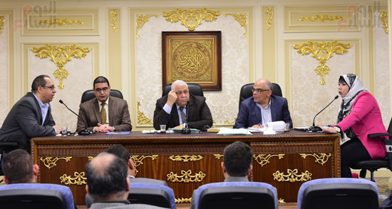 لجنة الاقتراحات والشكاوى (2)