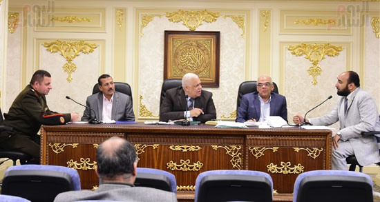 لجنة الاقتراحات والشكاوى (6)