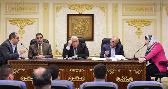 لجنة الاقتراحات والشكاوى (3)