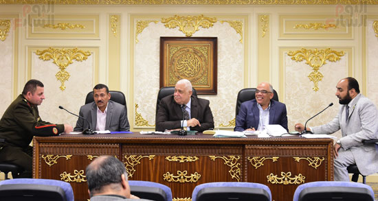 لجنة الاقتراحات والشكاوى (8)