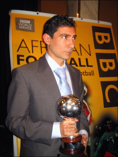 محمد بركات يحمل الجائزة عام 2005