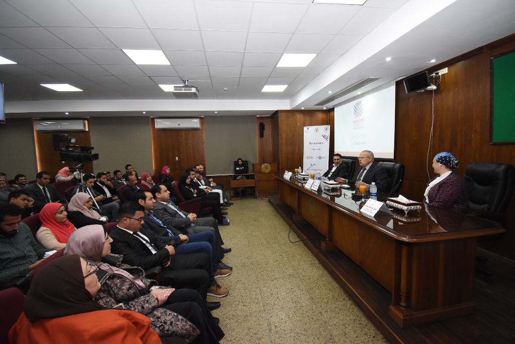 جامعة القاهرة تنظم أول معرض لريادة الأعمال على مستوى الجامعات المصرية (14)