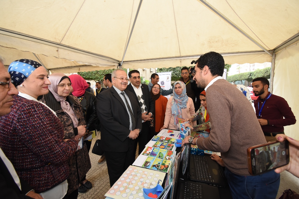 جامعة القاهرة تنظم أول معرض لريادة الأعمال على مستوى الجامعات المصرية (6)