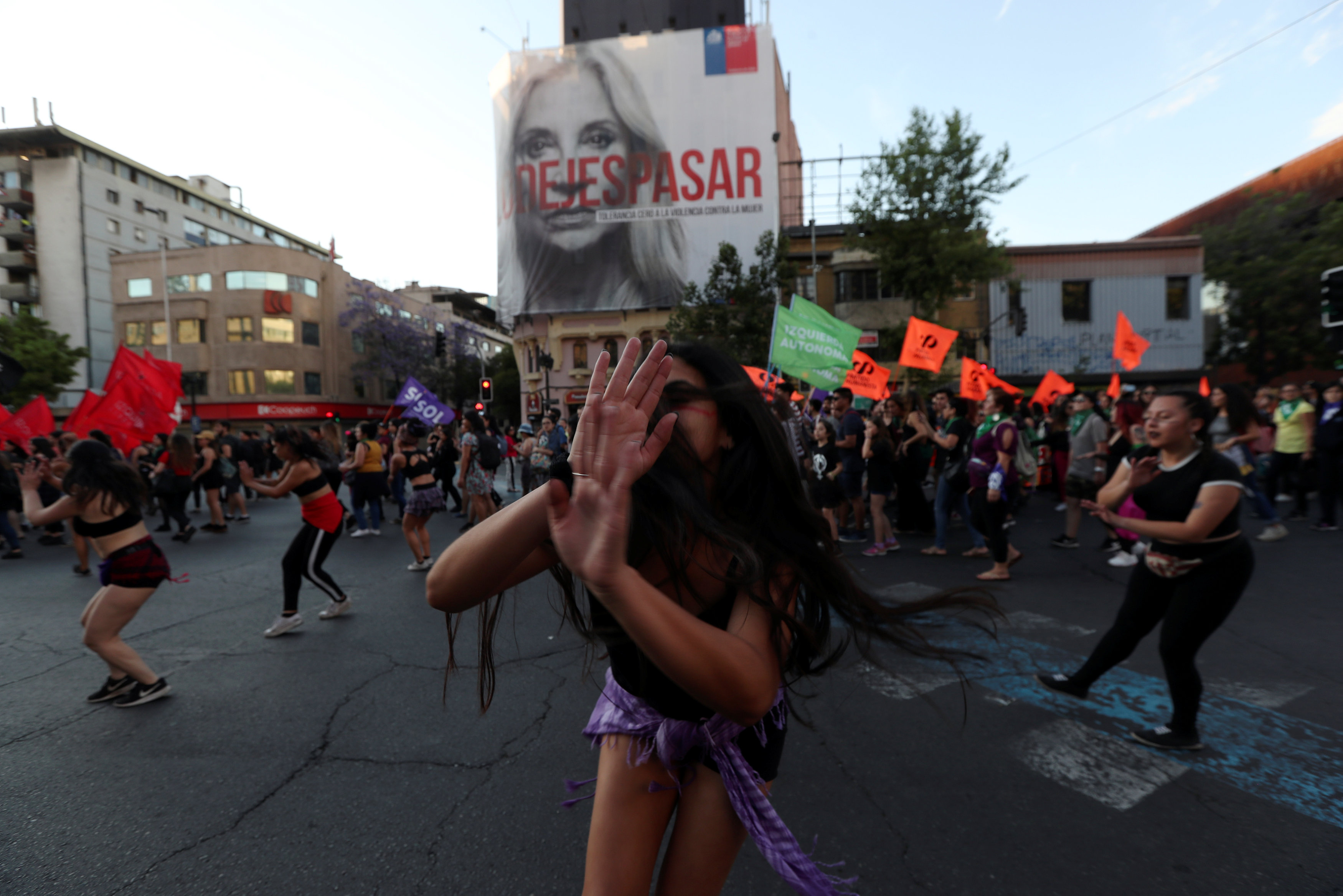  احتجاجات فى تشيلى تطالب بإنهاء العنف ضد المرأة (3)