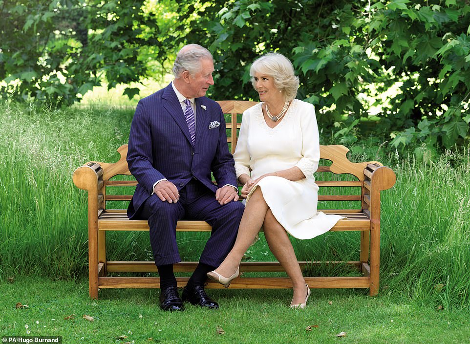 الأمير تشارلز وزوجته فى صورة تظهر للمرة الأولى