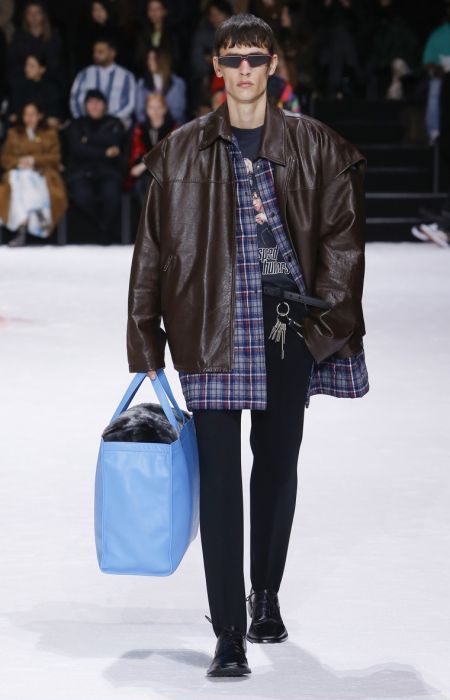 Balenciaga-Fall-Winter-2018-Mens-Collection-15-450x700