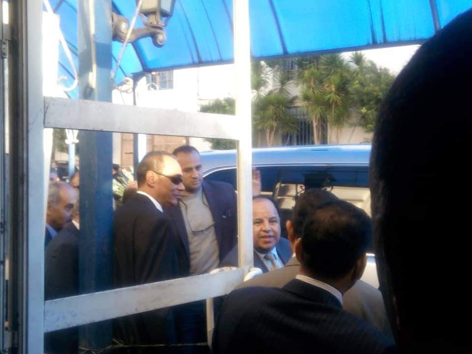 وزير المالية ورئيس هيئة ميناء الإسكندرية خلال جولتهم على مصلحة الجمارك (3)