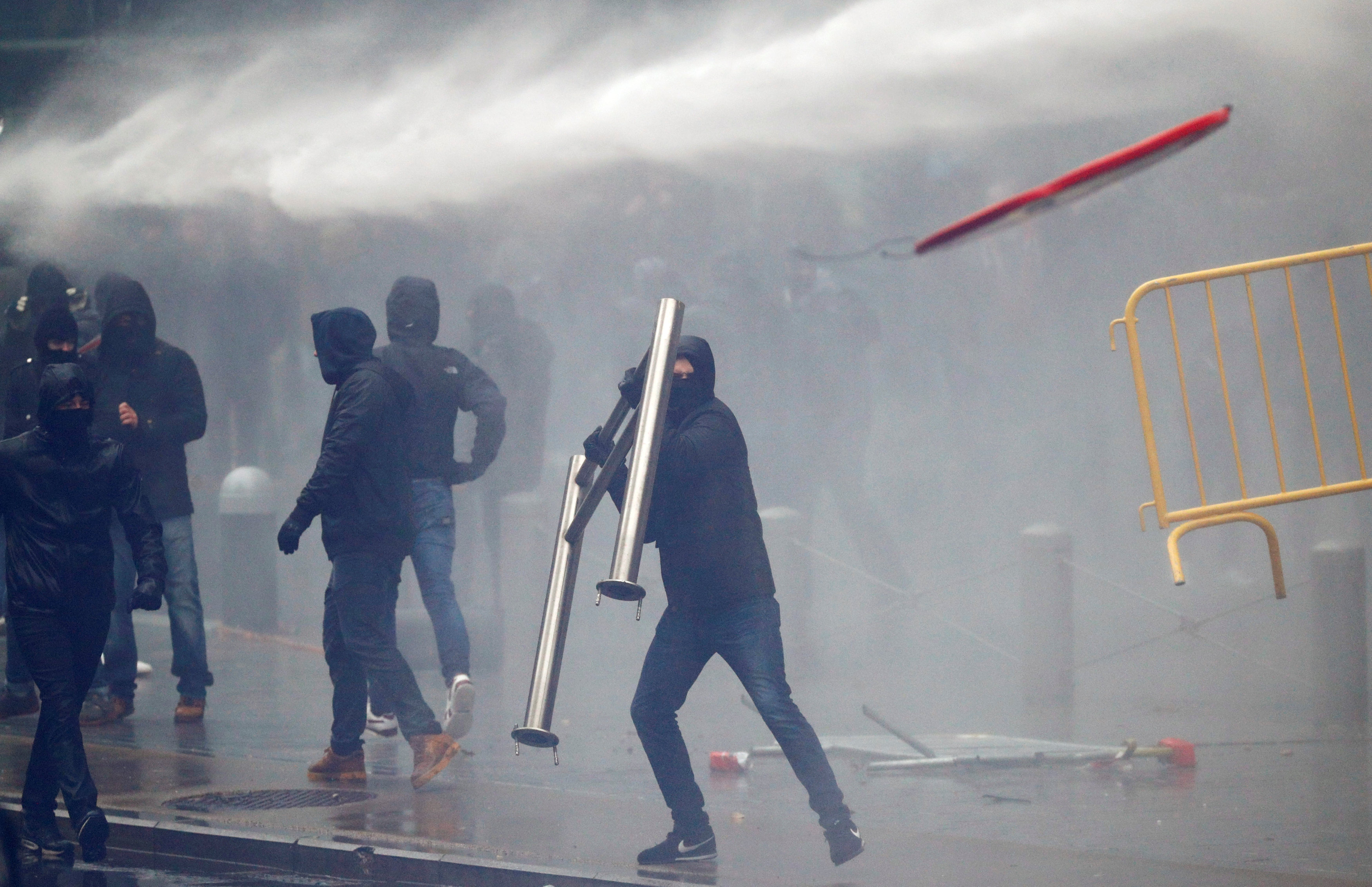 أعمال العنف تحرق بروكسل فى مواجهات مفتوحة بين الأمن والمتظارهين