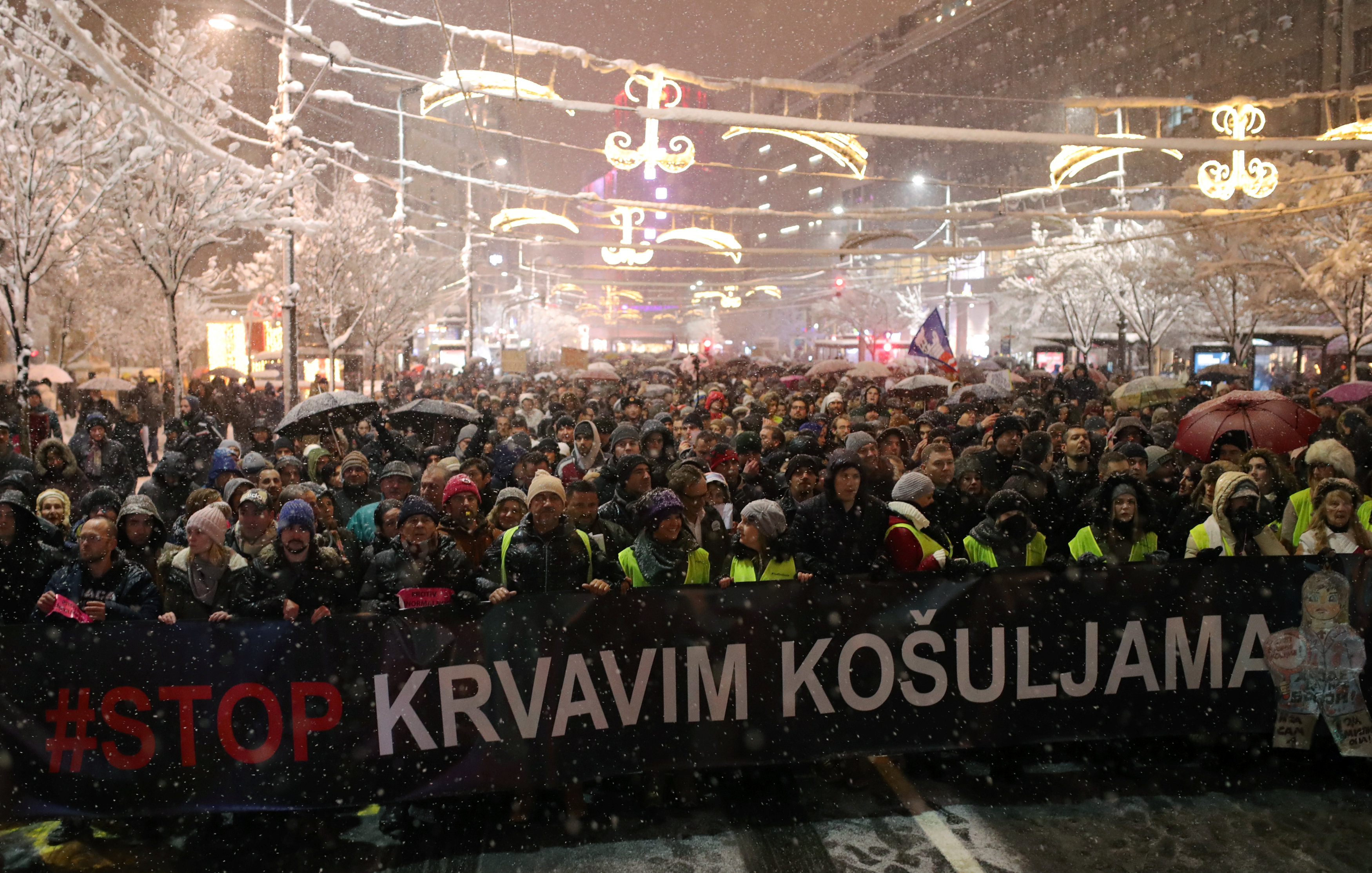 الآلاف يتظاهرون فى بلجراد ضد الرئيس الصربى (6)