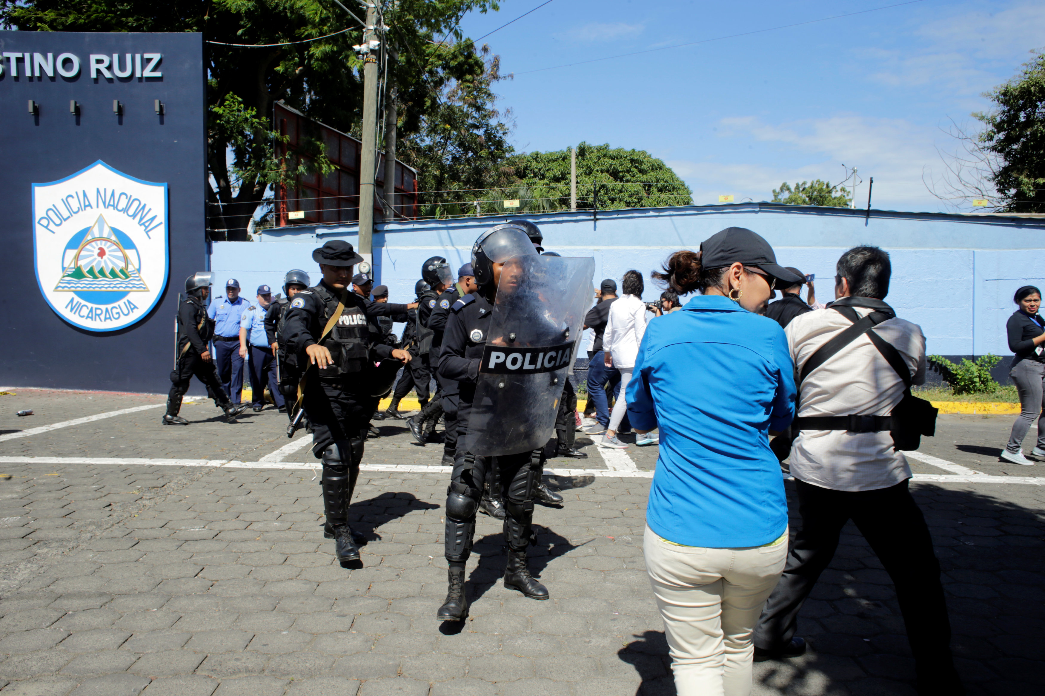 شرطة نيكاراجوا تداهم مكاتب صحيفة معارضة (1)