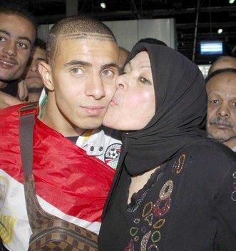 محمد زيدان ووالدته 2