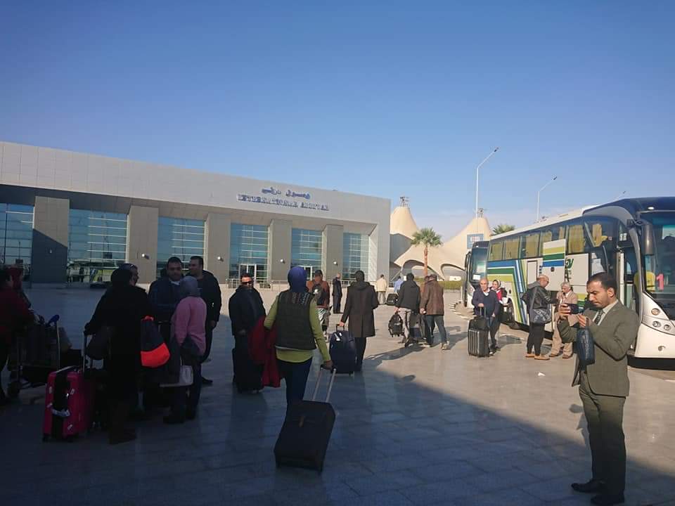توافد المشاركين بمؤتمر مصر تستطيع إلى مطار الغردقة (2)