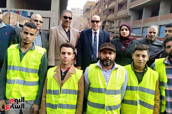 نائب محافظ القليوبية ورئيس مدينة شبرا ينظمان جولة مفاجئة على قطاعات النظافة (7)