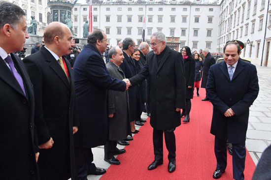 مراسم استقبال رسمية للرئيس عبد الفتاح السيسى لدى وصوله القصر الرئاسى النمساوى (10)