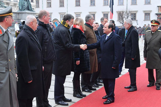 مراسم استقبال رسمية للرئيس عبد الفتاح السيسى لدى وصوله القصر الرئاسى النمساوى (9)