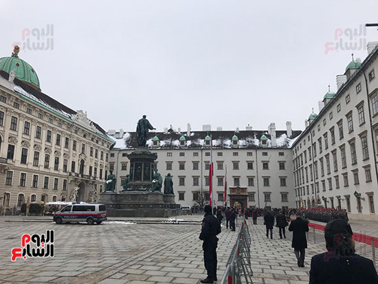  مراسم استقبال رسمية للرئيس عبد الفتاح السيسى لدى وصوله القصر الرئاسى النمساوى فى فيينا (12)
