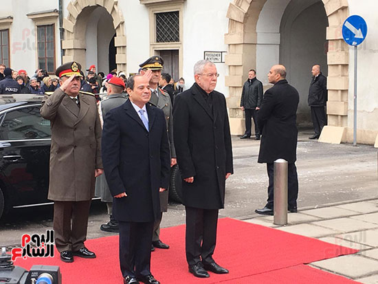  مراسم استقبال رسمية للرئيس عبد الفتاح السيسى لدى وصوله القصر الرئاسى النمساوى فى فيينا (10)