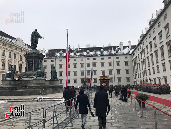  مراسم استقبال رسمية للرئيس عبد الفتاح السيسى لدى وصوله القصر الرئاسى النمساوى فى فيينا (2)
