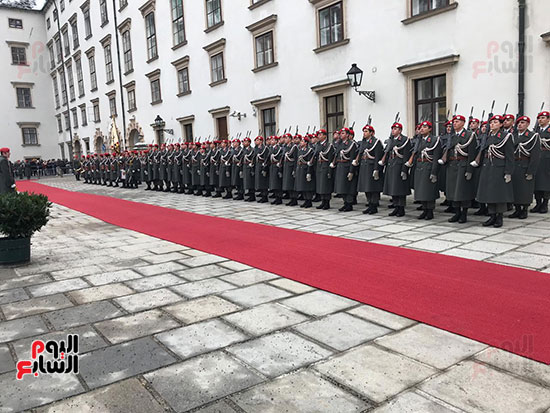  مراسم استقبال رسمية للرئيس عبد الفتاح السيسى لدى وصوله القصر الرئاسى النمساوى فى فيينا (3)
