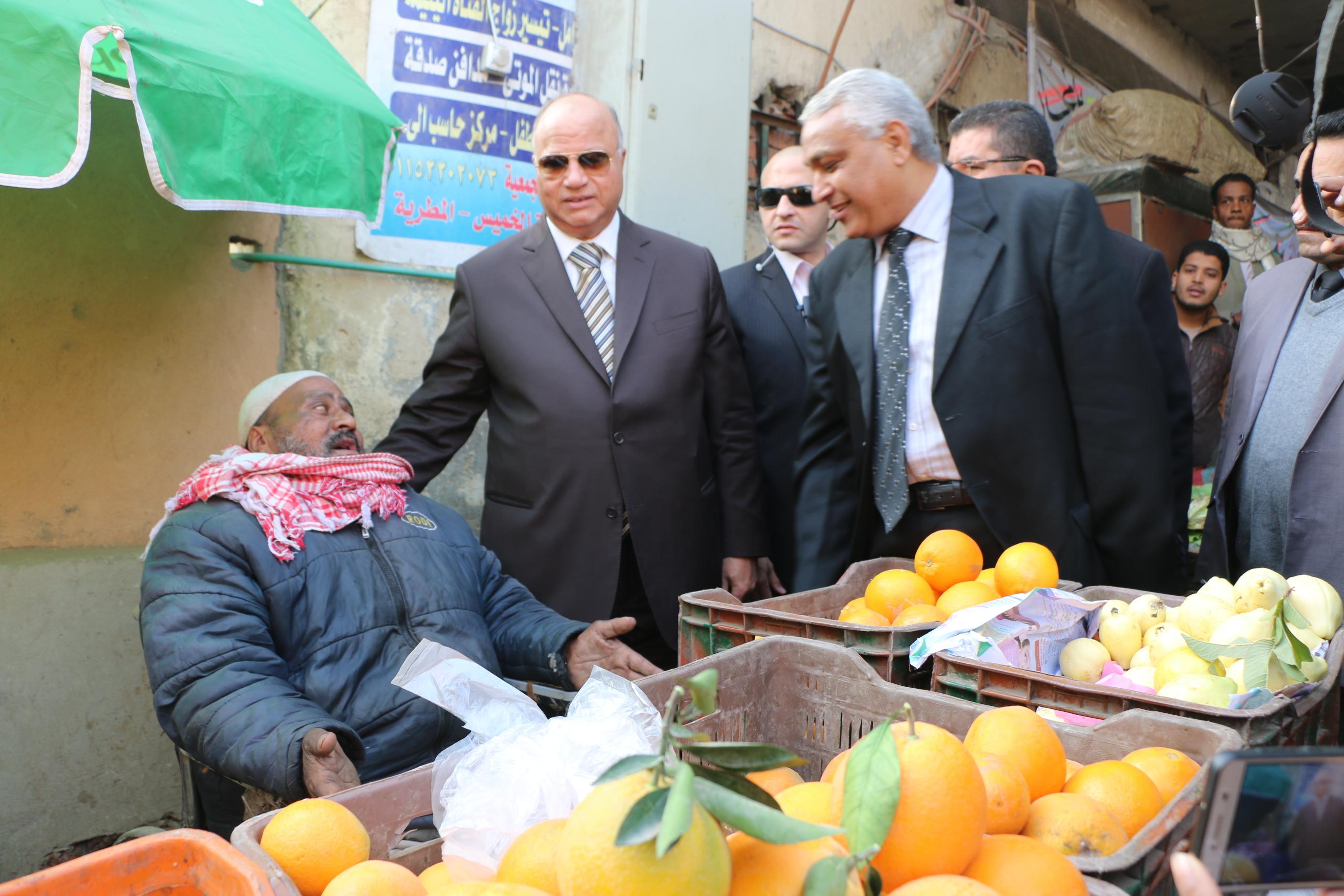 محافظ القاهرة يستجيب لطلب احد المواطنين بتخصيص باكية سوق  (5)