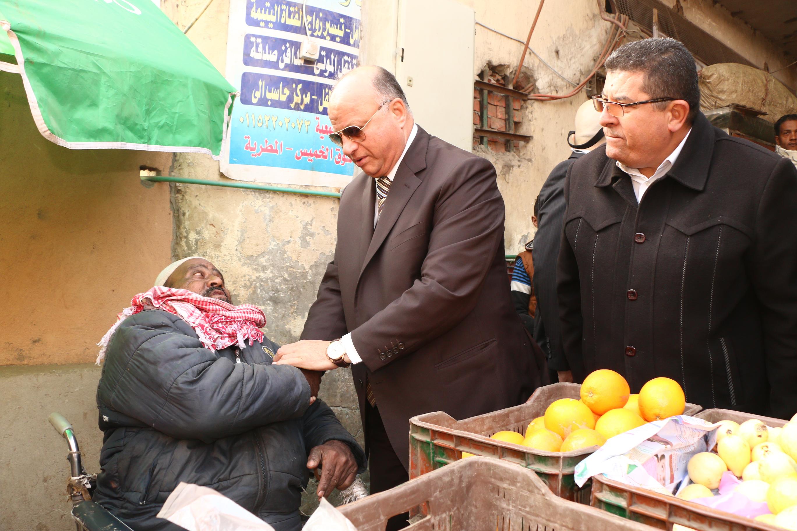 محافظ القاهرة يستجيب لطلب احد المواطنين بتخصيص باكية سوق  (3)