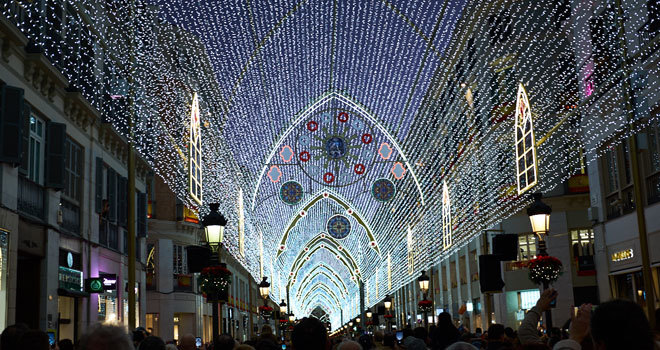 تزين الشوارع فى اسبانيا للاحتفال باعياد الميلاد