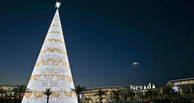 اكبر شجرة لعيد الميلاد فى اوروبا تكون فى اسبانيا