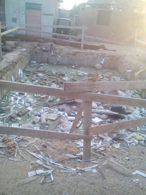 انتشار القمامة ومياه الصرف فى شوارع مؤسسة الزكاة بالمرج (4)