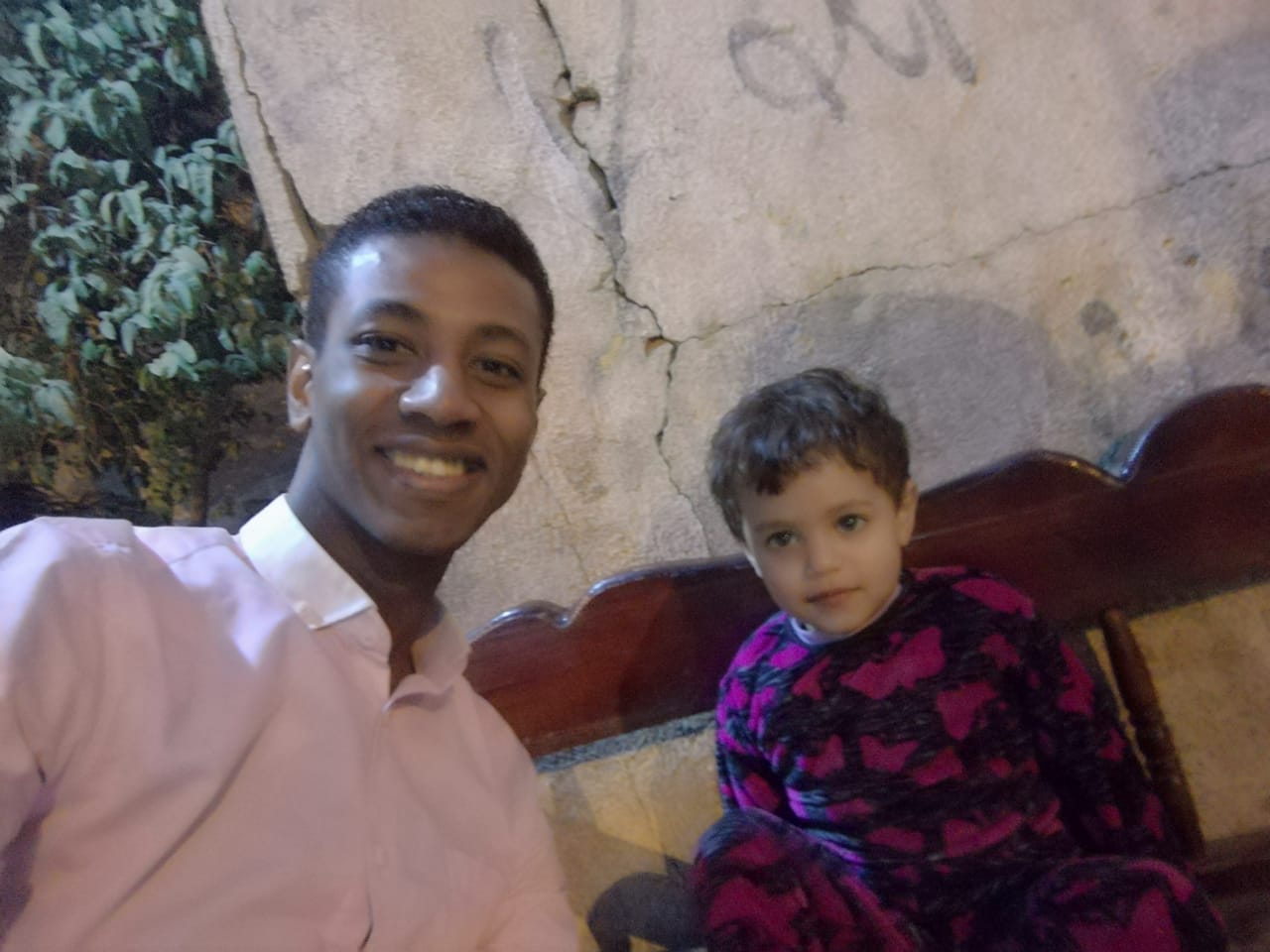 الطفل أحمد مع محرر اليوم السابع