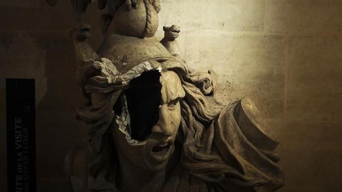 آثار فرنسا وتراثها لم يسلم من أعمال التخريب