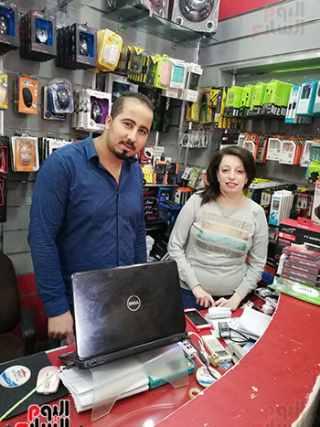 قصة نجاح أول فتاة بسوهاج تفتتح محلا لصيانة الكمبيوتر بتمويل من جهاز المشروعات (9)