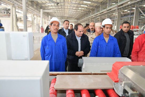 جولة السيسى اليوم تضمنت أول 3 مصانع بمصر لمستلزمات إنتاج الرخام (12)