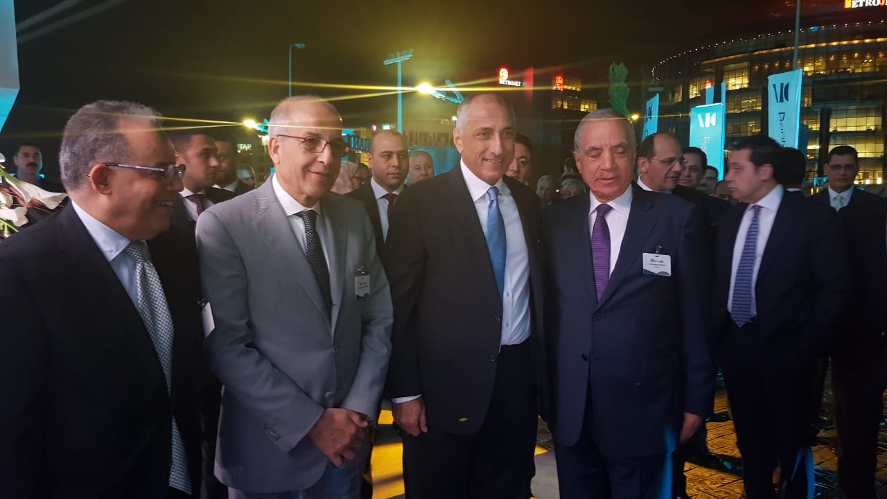 أكرم تيناوى رئيس بنك ABC مصر وفارو العقدة