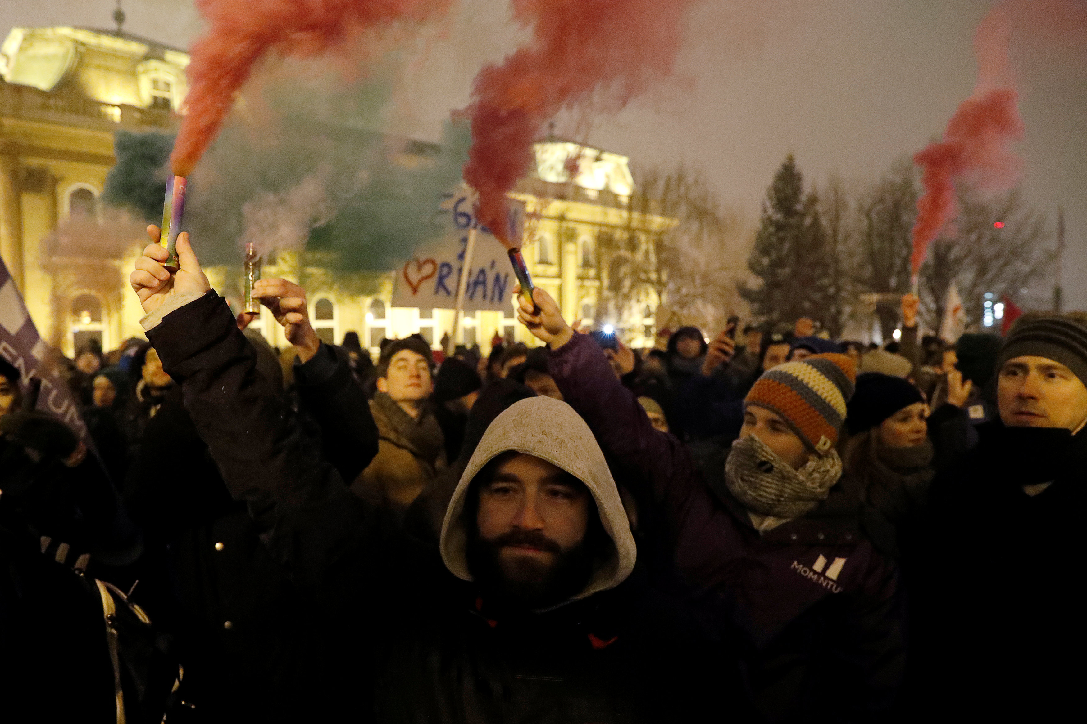 2018-12-21T224208Z_1273433001_RC11F96C7C00_RTRMADP_3_HUNGARY-PROTEST
