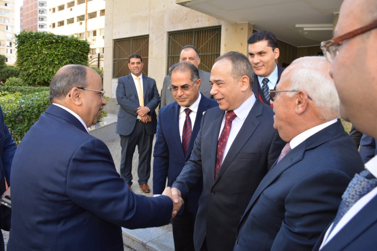 محافظ بورسعيد يستقبل وزير التنمية المحلية  (1)