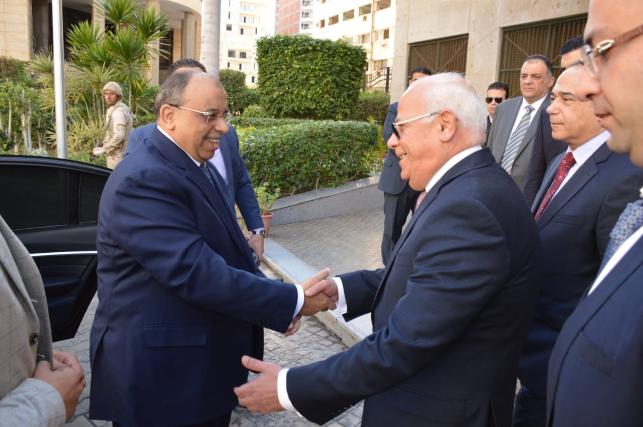 محافظ بورسعيد يستقبل وزير التنمية المحلية  (3)