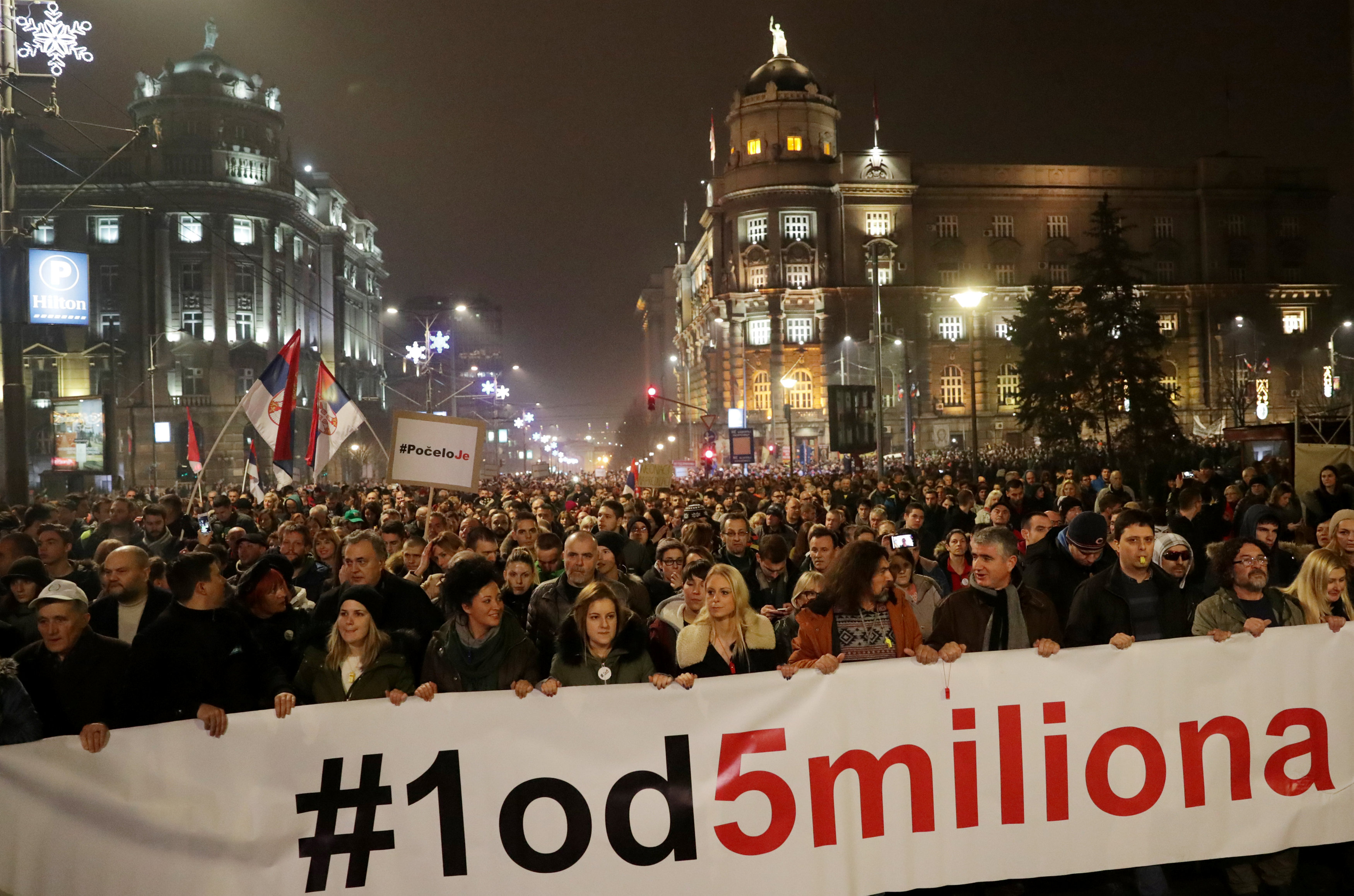 الآلاف يحتجون بلجراد ويتظاهرون ضد الرئيس الصربى (3)